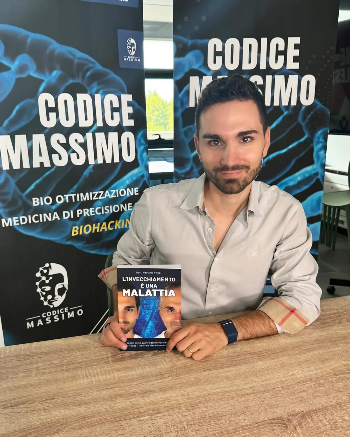 Massimo Filippi con il libro L'invecchiamento è una malattia